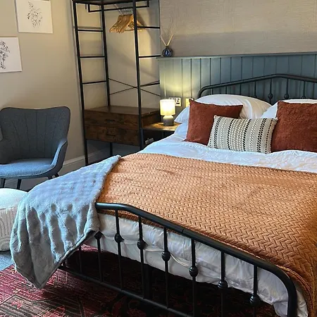 The Briery Отель Вёкингтон